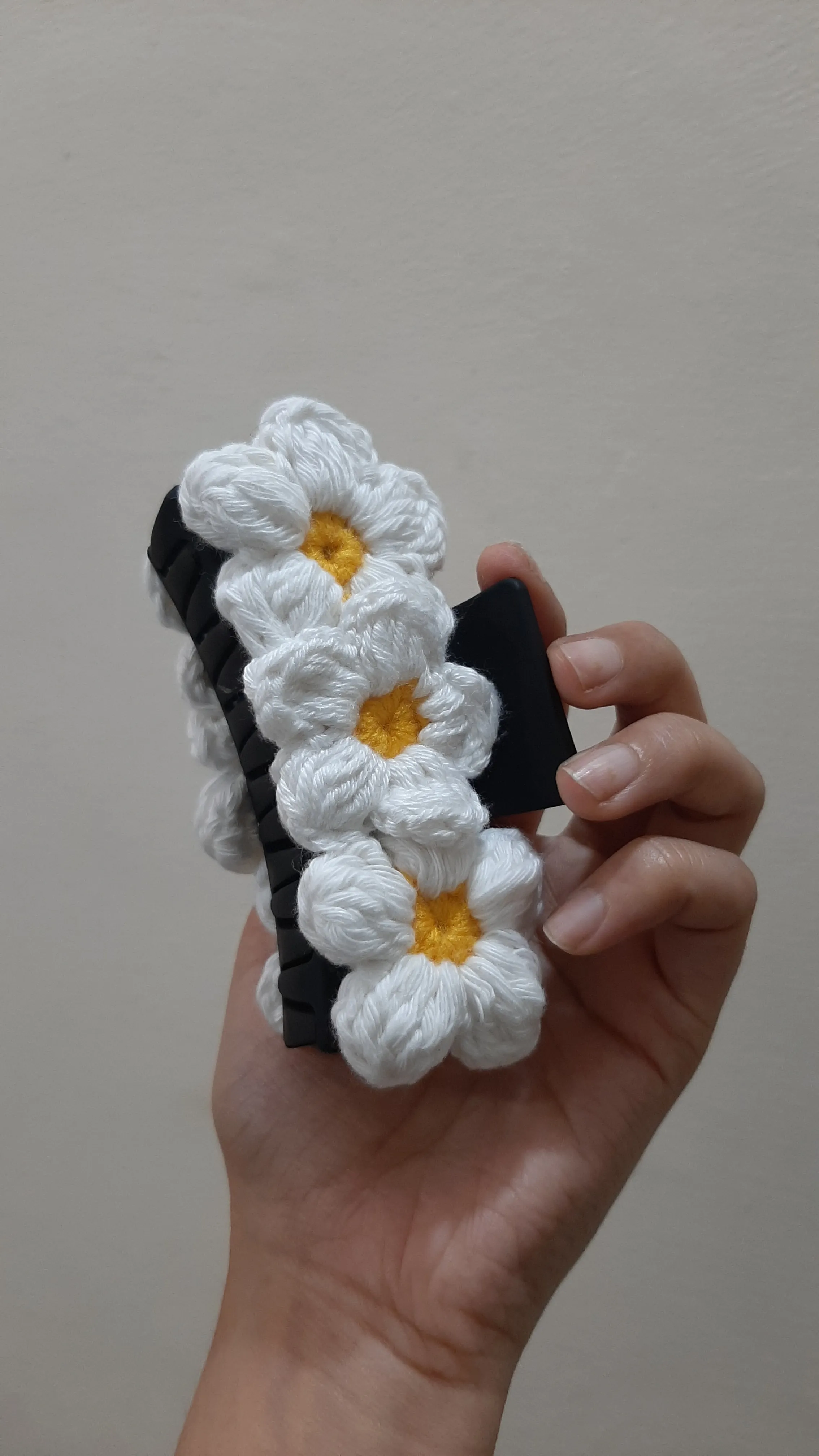 handmade crochet daisy hair clutcher